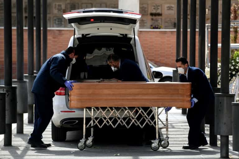España superó en muertos a China y estima estar cerca del pico de contagios