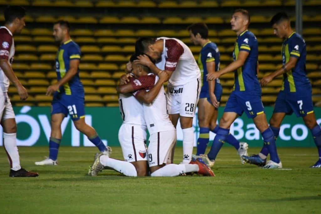 Colón sorprendió a Central en el debut de Domínguez