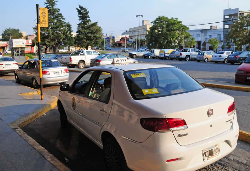 Los taxistas solicitaron un ajuste en la tarifa, que podría aprobarse en el transcurso del mes próximo