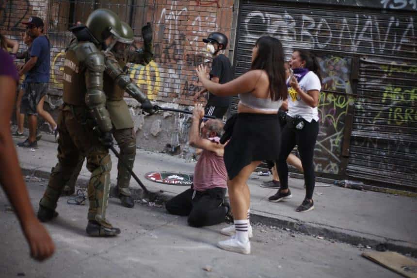 Una golpiza a un hombre llevó al gobierno de Chile a admitir el uso excesivo de la fuerza