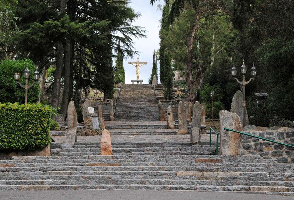 Iparraguirre presentó un proyecto de ley para declarar Monumento Histórico Nacional al Monte Calvario