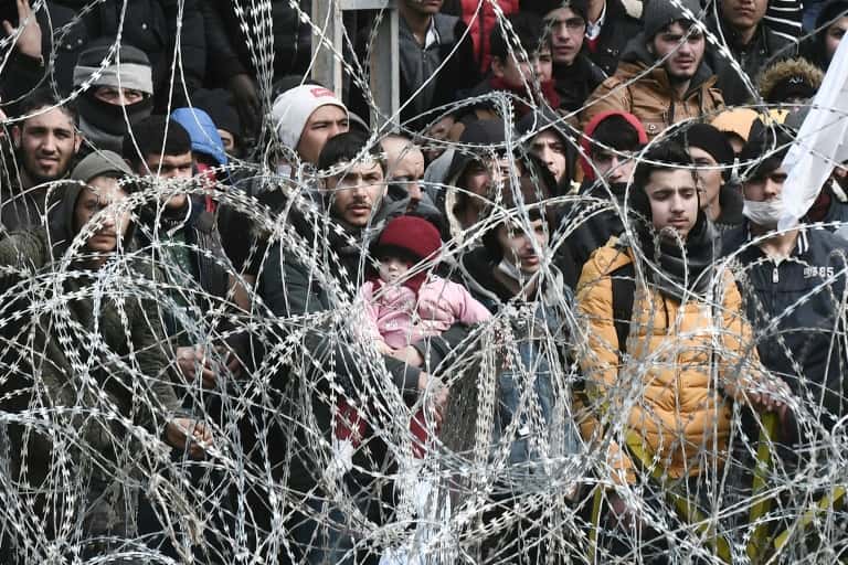 Migrantes deambulaban en la frontera y la UE acusó a Turquía por la crisis