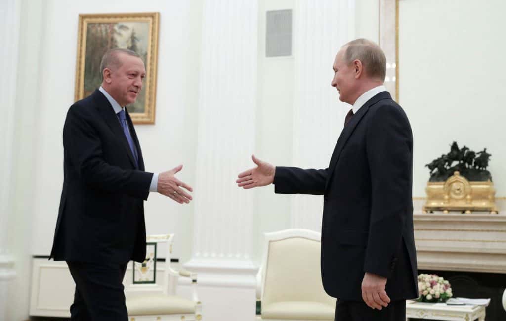 Putin y Erdogan anunciaron un acuerdo de alto el fuego en Siria