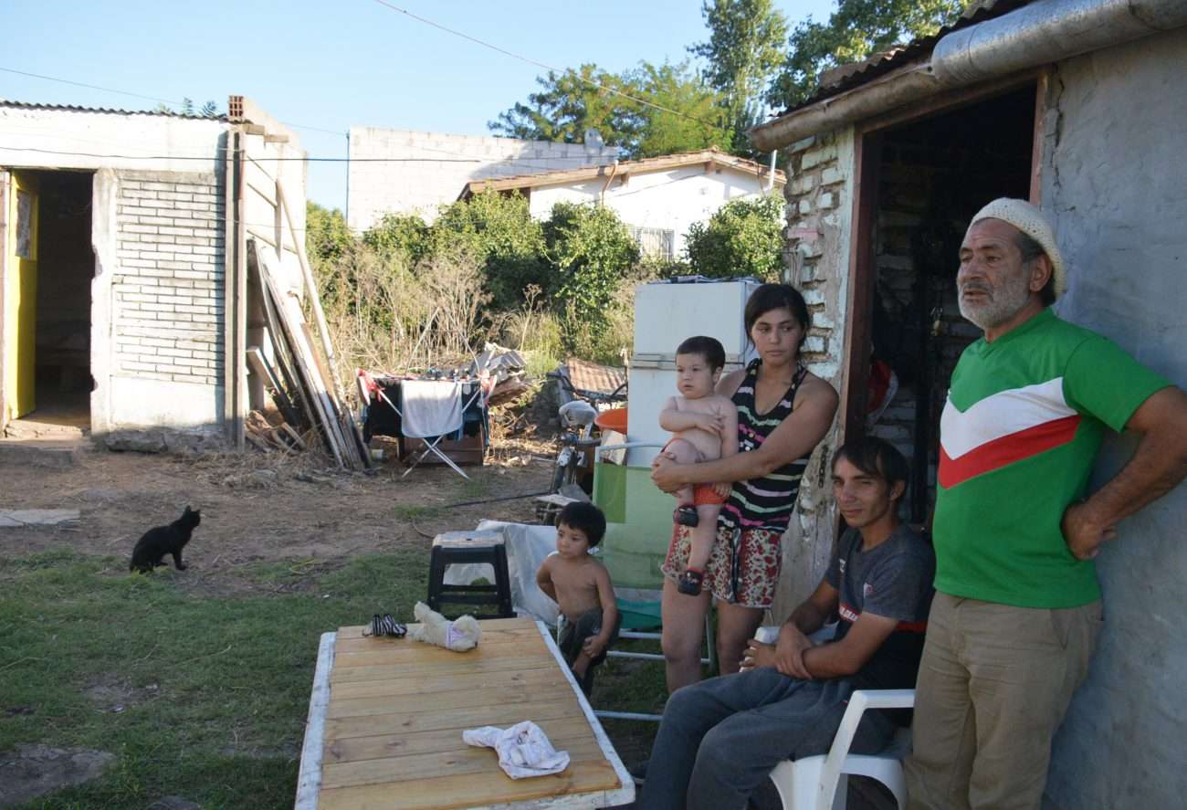 Un vecino de Estrada al 600 le prestó una vivienda a una familia que se quedó en la calle