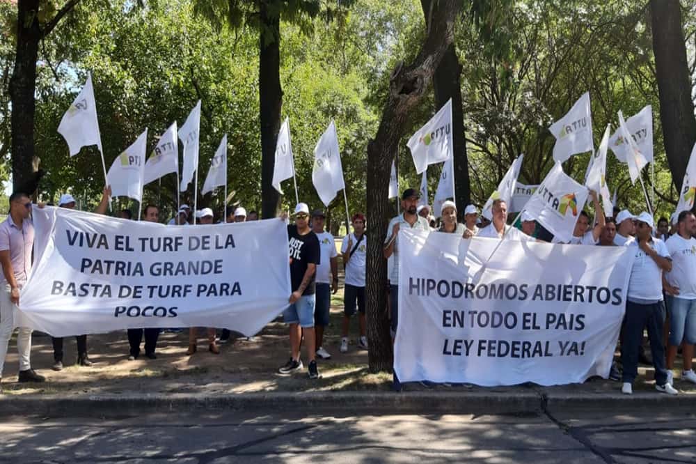 Movilización de afiliados de UTTA para fortalecer el turf argentino