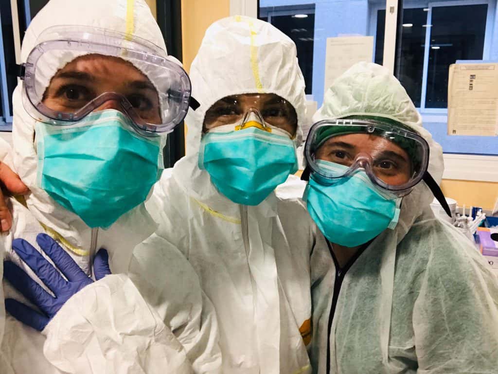 Dos médicos argentinos luchan contra el coronavirus en España