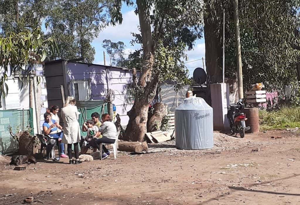 La comuna colocó los tanques para abastecer de agua potable a los vecinos de La Movediza 2