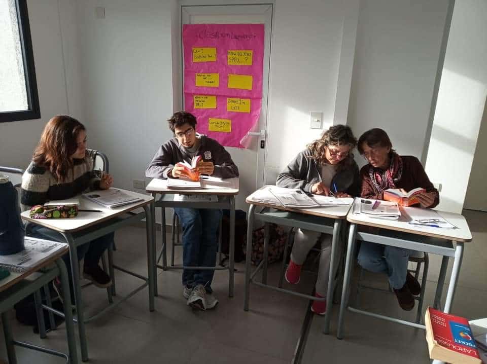 Alumnos de francés de la Escuela  Municipal de Idiomas, sin docente