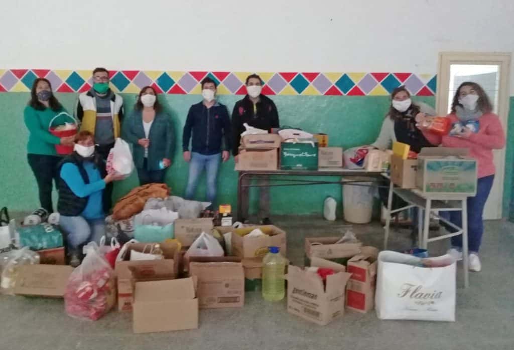 Trabajadores de la Secretaría de  Extensión entregaron más de 70  bolsones y ahora cocinarán panes