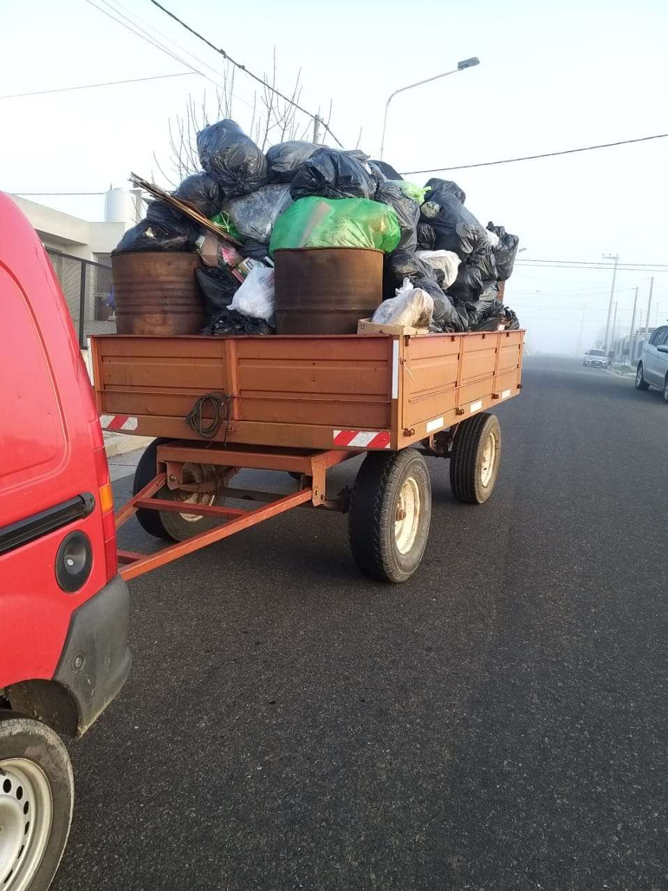 Conflicto en recolección: un vecino de Procrear recogió todos los residuos