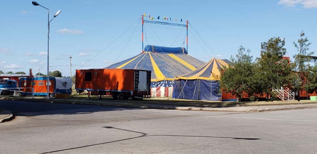 Intentan desalojar a un circo varado en Juárez