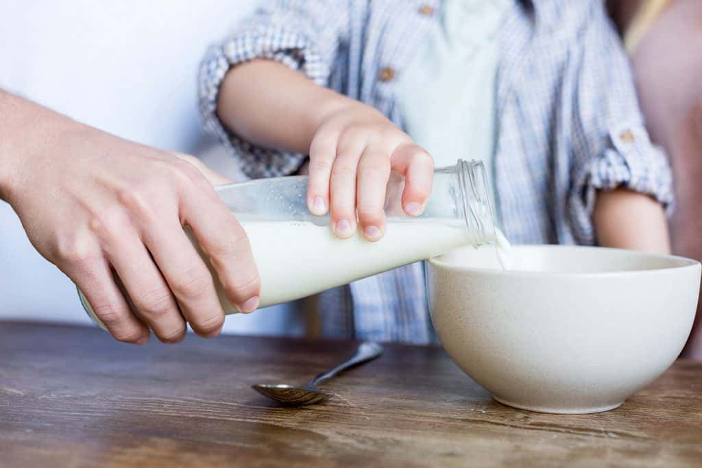 La alergia a la proteína de la leche de vaca puede afectar la salud del niño