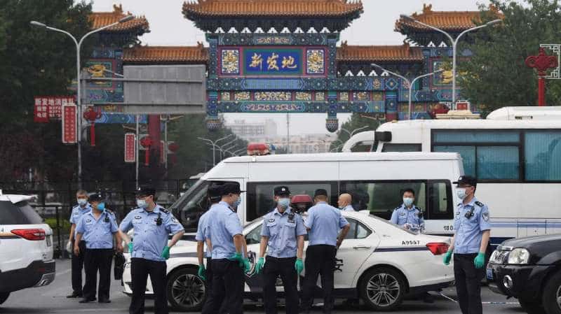 Beijing extrema las medidas tras contar con 51  casos en el principal mercado alimenticio