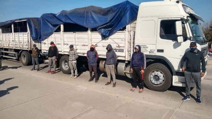 Detuvieron a cuatro personas que viajaron desde Tandil hasta Santiago del Estero escondidas entre bolsones de papa