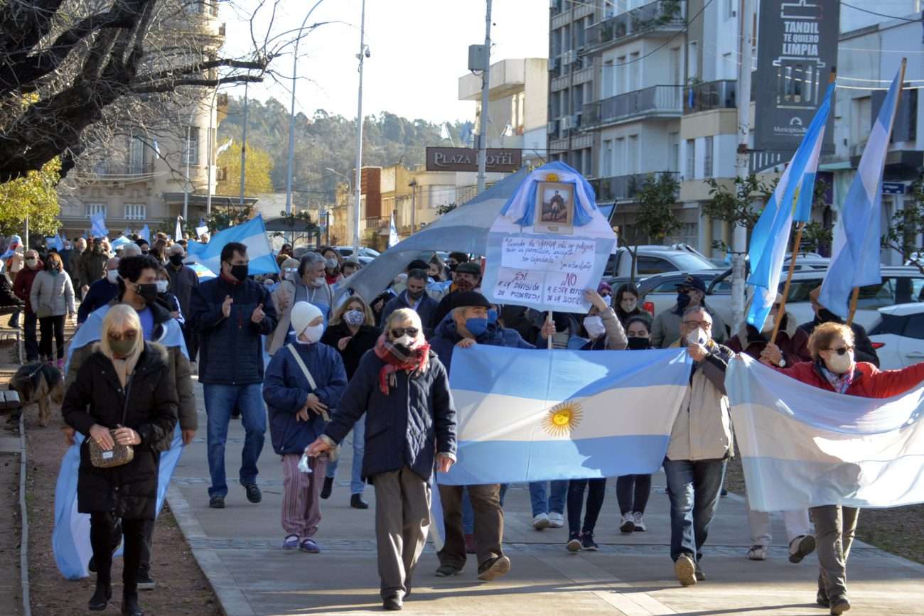 Alrededor de mil personas se manifestaron en Tandil contra el Gobierno nacional