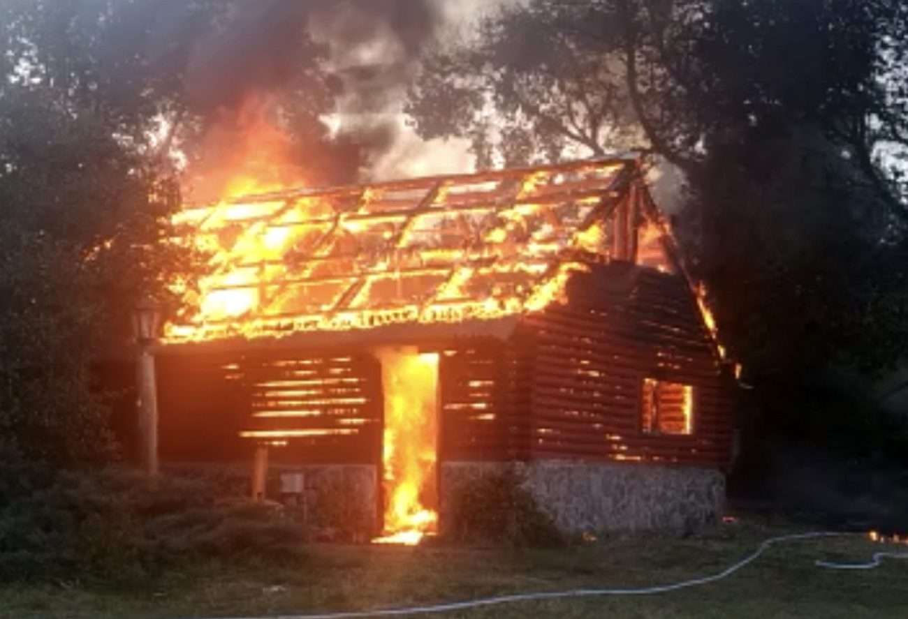 Un incendio consumió una vivienda en La Elena
