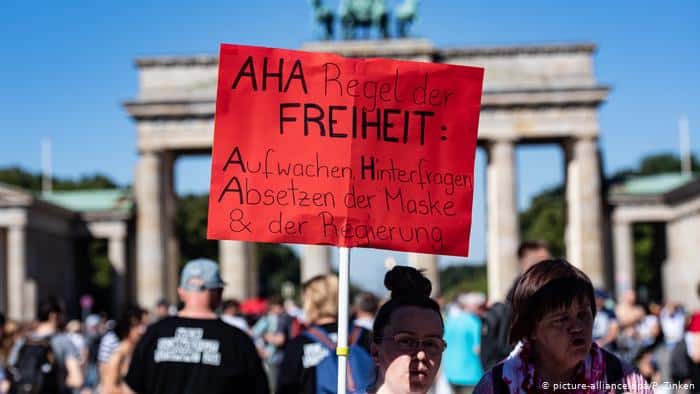 Negacionistas proclamaron el fin de la pandemia en Berlín