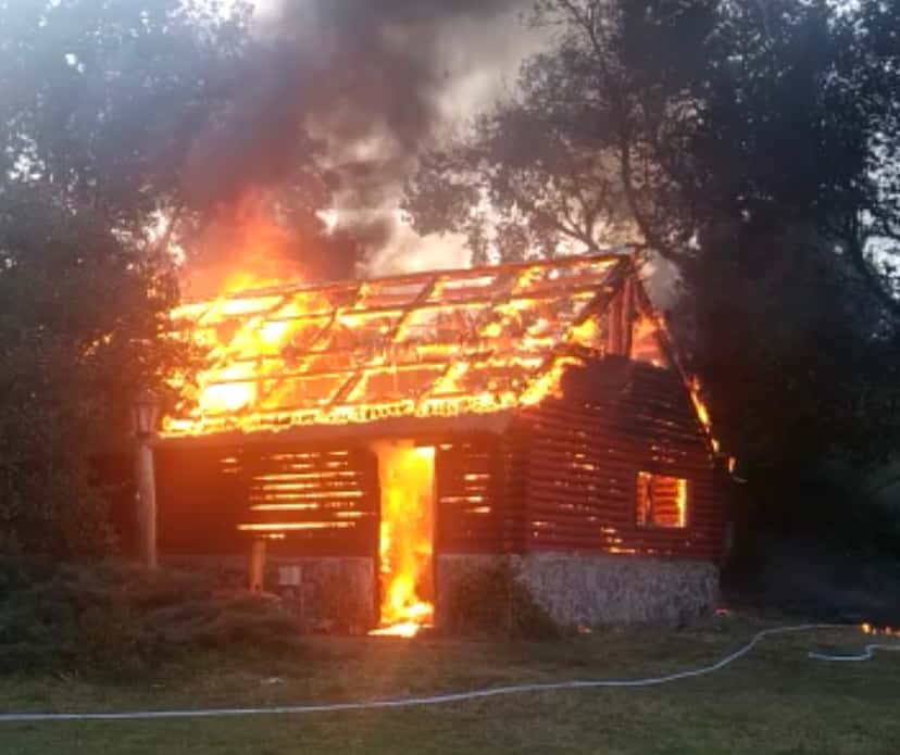 Voraz incendio en una vivienda del paraje La Elena
