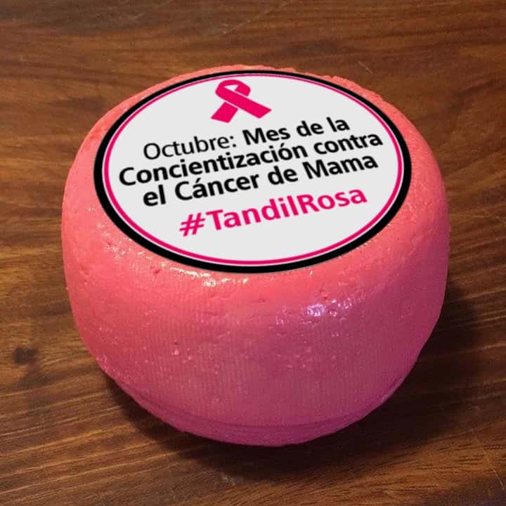 Los quesos de Tandil se pintan de rosa para concientizar sobre el cáncer de mama