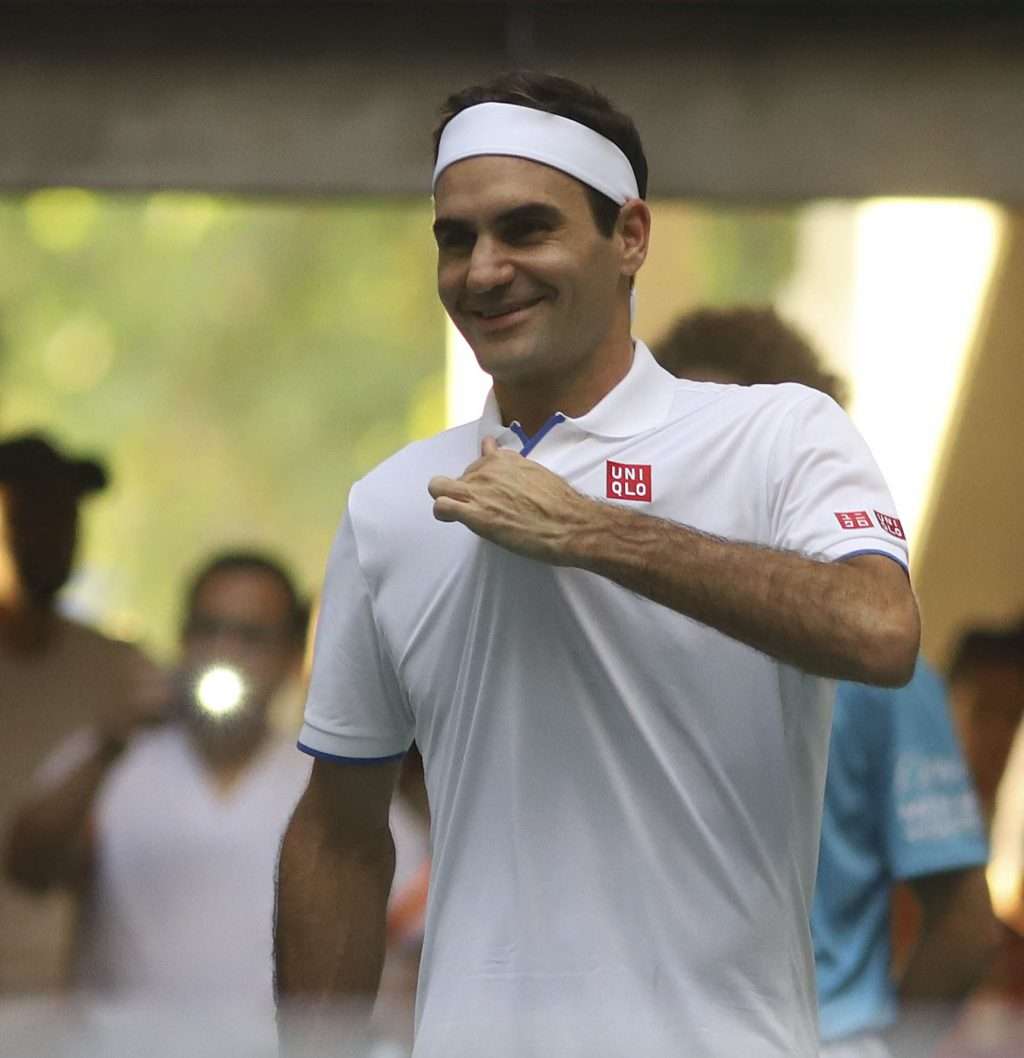 El saludo de Federer por igualar su marca
