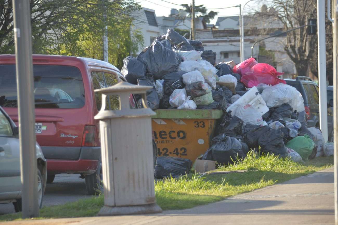 El conflicto con recolección no se solucionó  y la ciudad sigue repleta de basura