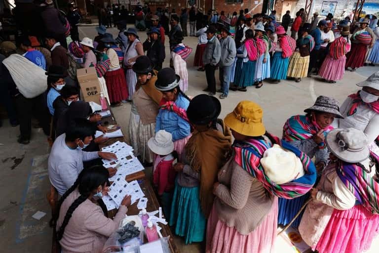 Se aguardan resultados oficiales en la elección presidencial realizada en Bolivia