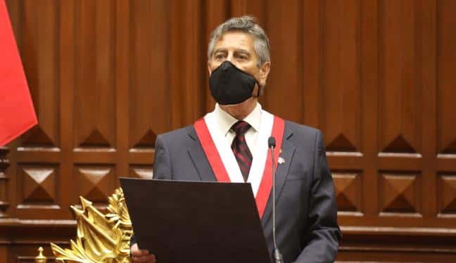 Francisco Sagasti asumió la Presidencia de Perú tras una semana de incertidumbre