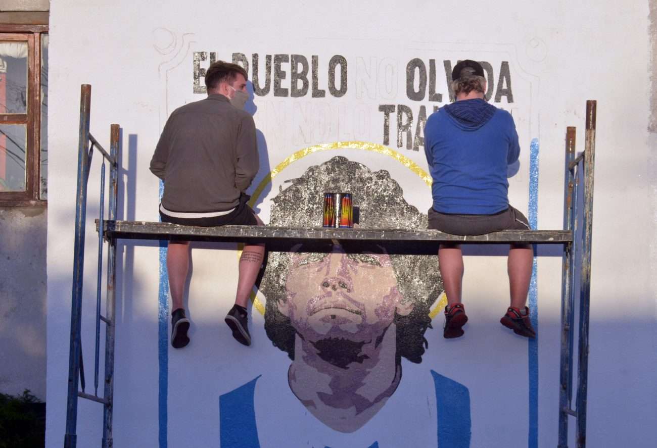 Maradona, un homenaje en  los muros de los monoblocks