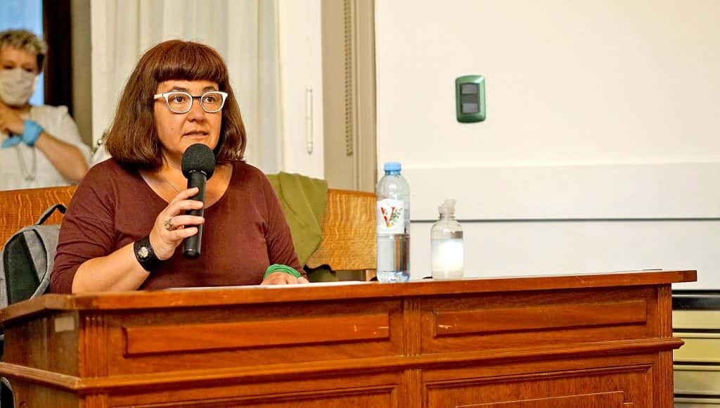 Feministas repudiaron los dichos de Condino tras la presentación de la Asamblea en Banca 21