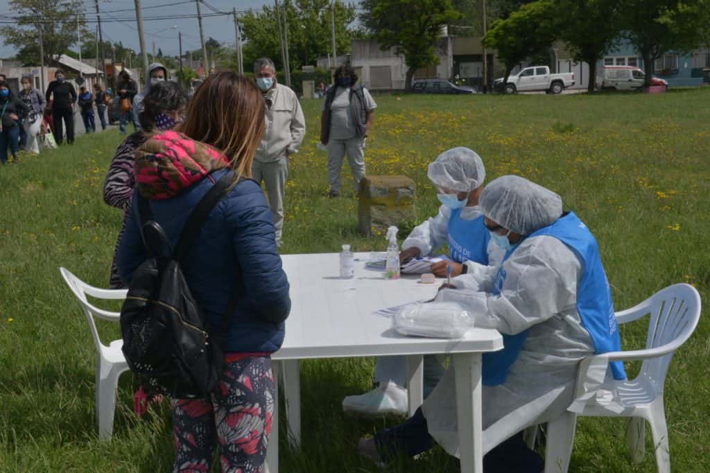 El laboratorio itinerante de Provincia comenzó la toma de muestras en San Cayetano