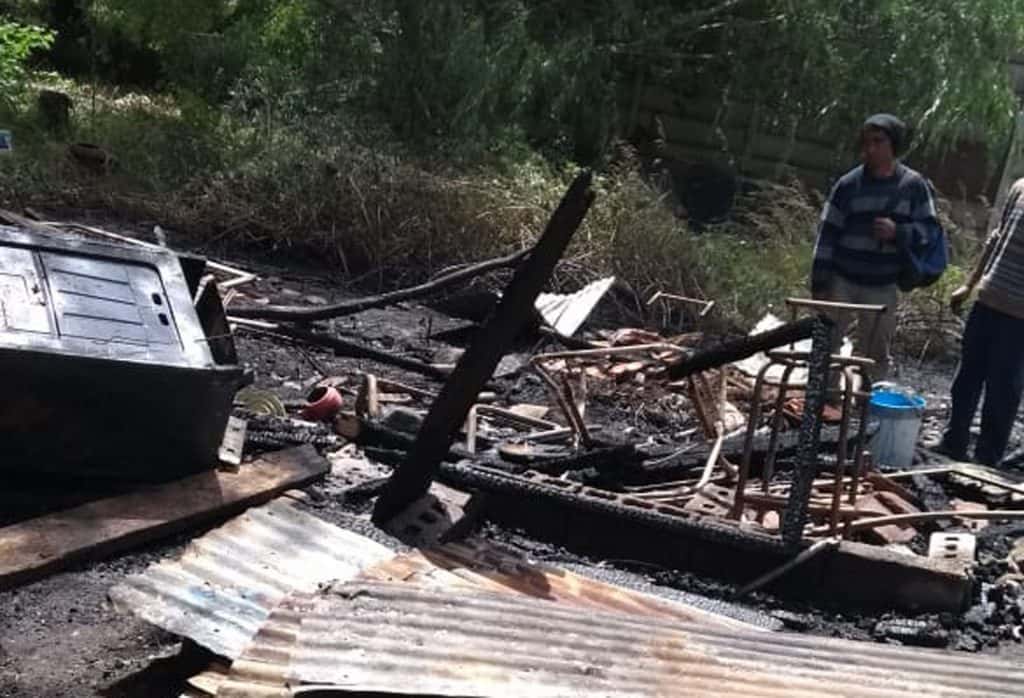 Una vivienda ardió en llamas y su propietario se quedó sin nada