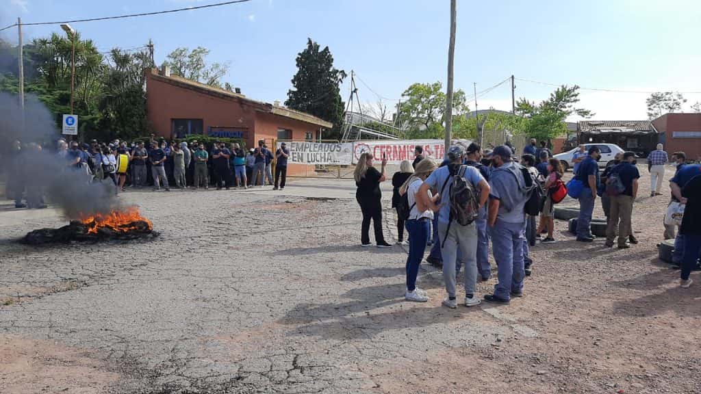 Reapertura de Loimar: ex empleados bloquearon el acceso a la planta