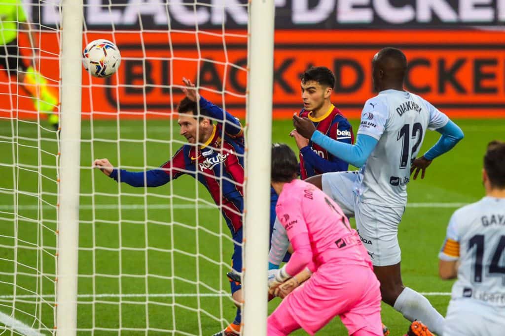 Messi convirtió e igualó el récord de goles de Pelé