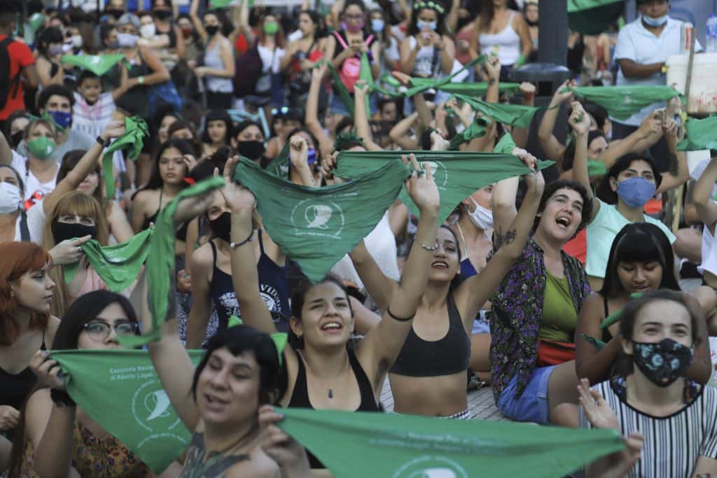 El Senado sancionó la Ley y el aborto ya es legal en la Argentina
