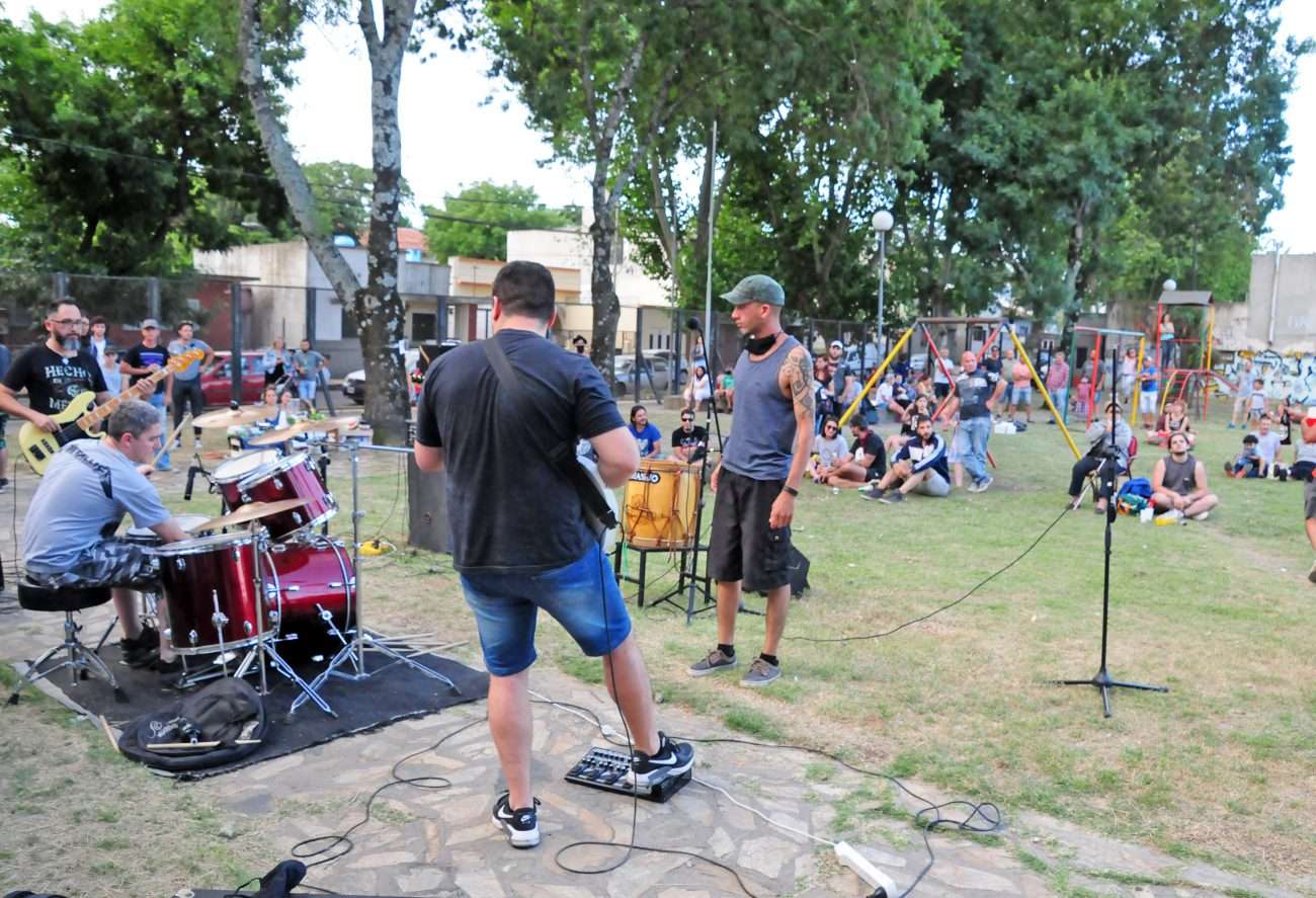 En Villa Italia se realizó  un festival en apoyo a los  extrabajadores de Loimar