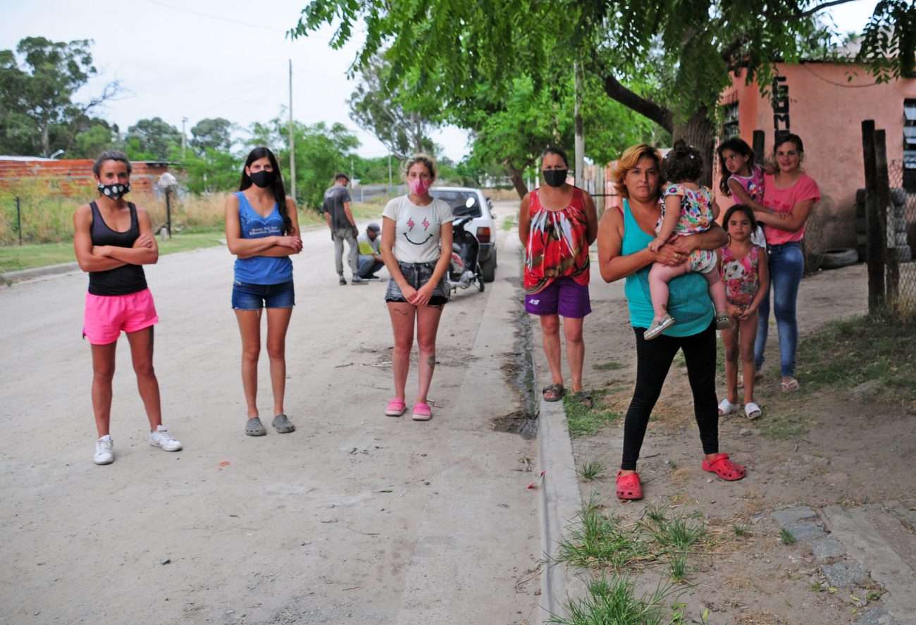 Vecinos de La Movediza expresaron su enojo  por la falta de respuestas ante la escasez de agua