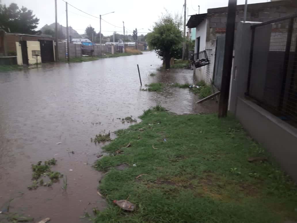 La lluvia volvió a causar problemas en algunos barrios