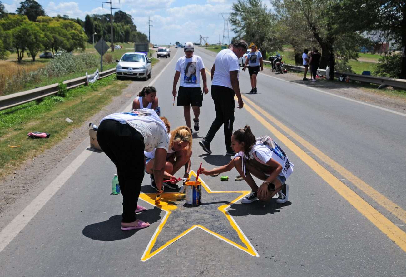Pintaron una estrella amarilla por la joven que murió tras un accidente en la Ruta 226