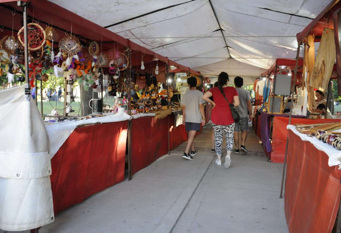 En la Feria de Artesanos se notó el arribo de turistas