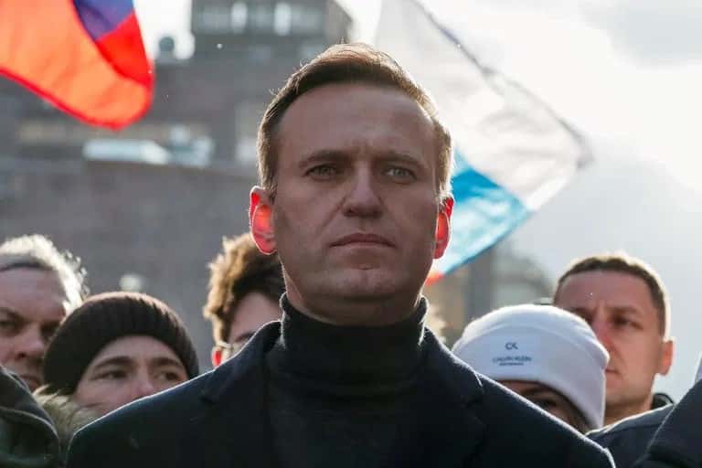 El opositor Navalny, que acusó al gobierno ruso de envenenarlo, fue detenido al volver a Moscú