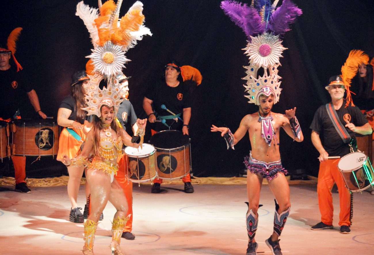 En una versión inédita, el Carnaval de Mi Tandil llenó de espíritu murguero el Anfiteatro