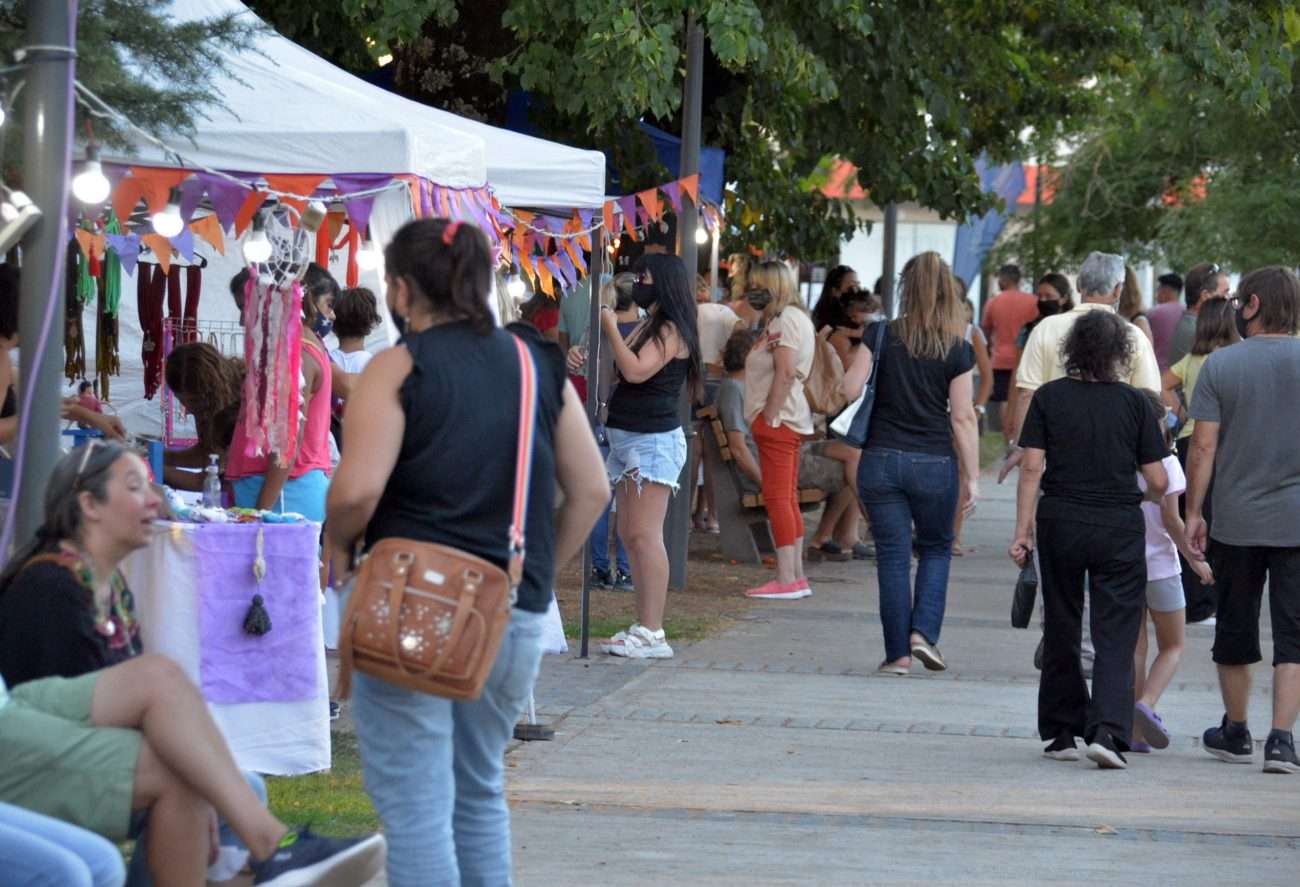 Tras la cuarentena, cada vez se suman más artesanas a la Feria de Mujeres Emprendedoras