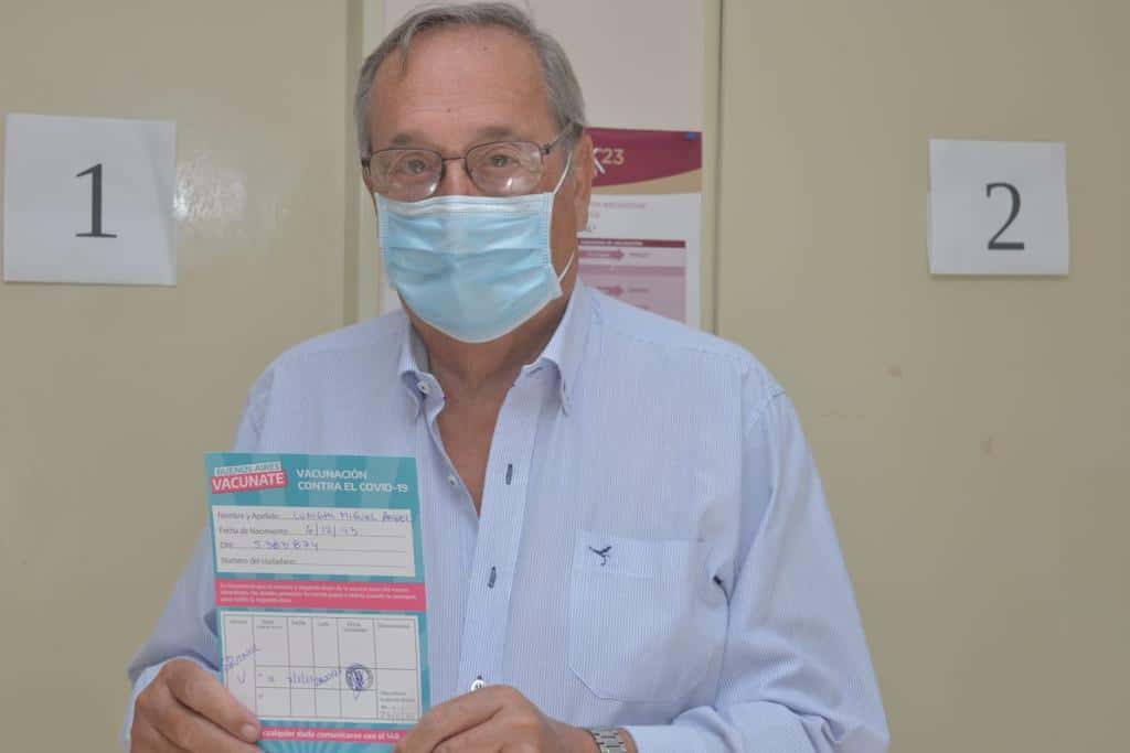 El intendente Lunghi se  aplicó la vacuna, tras el  arribo de dosis destinadas  a los mayores de 60 años