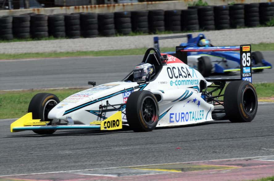 Abandonó Tiago Pernía en Fórmula Renault