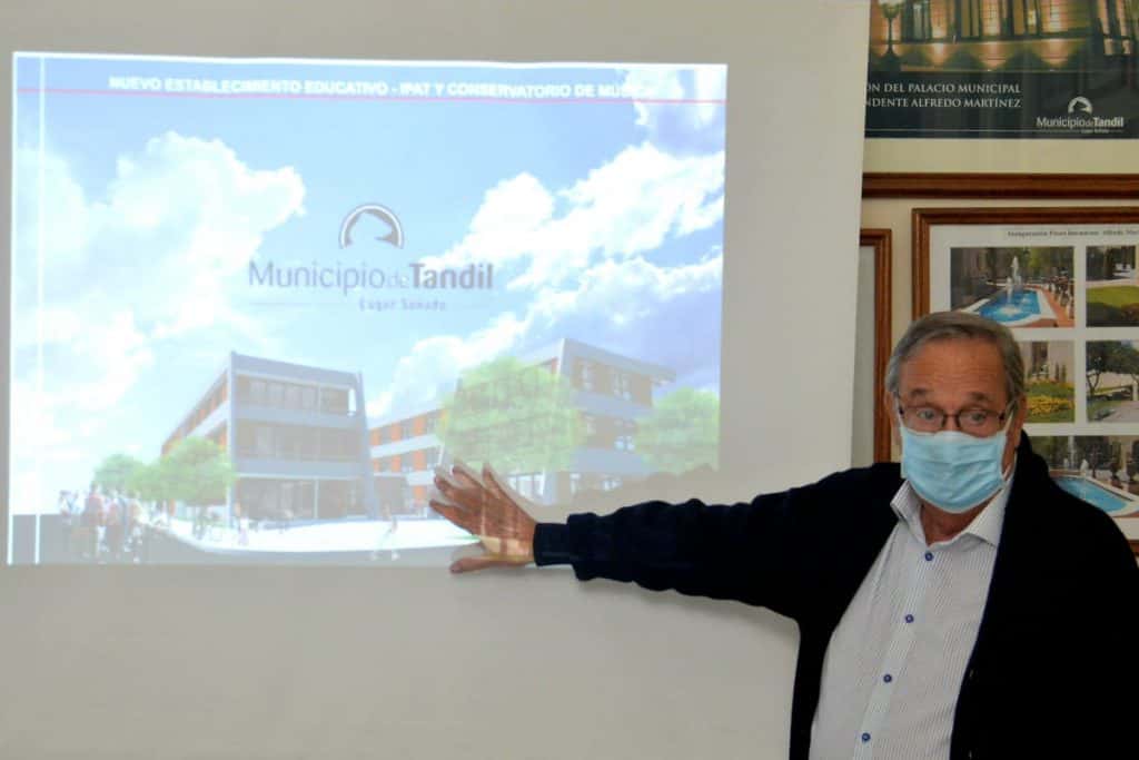 Lunghi aseguró que este año comenzarán con la  construcción del edificio para el Conservatorio y el IPAT