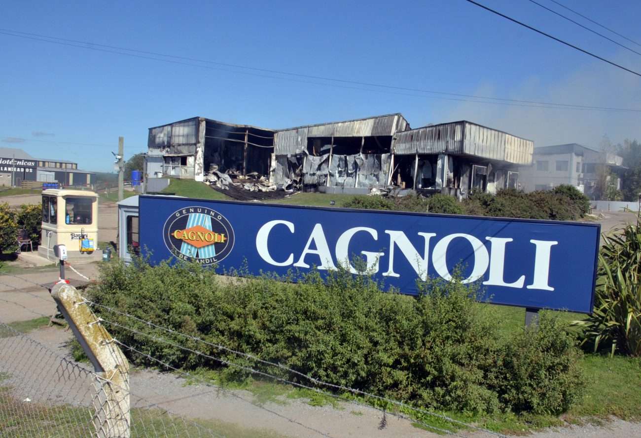 El incendio en Cagnoli dejó una fábrica en ruinas y abrió el desafío de su reconstrucción 
