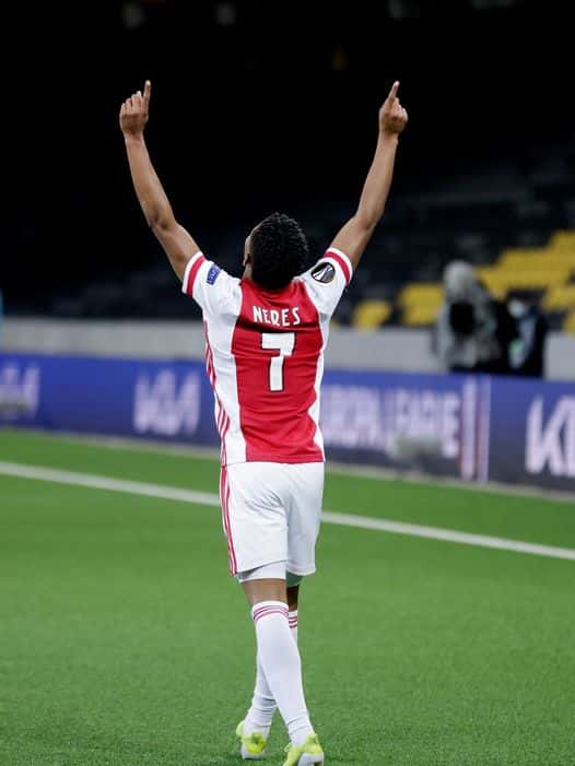 Ajax avanzó a cuartos con presencia argentina