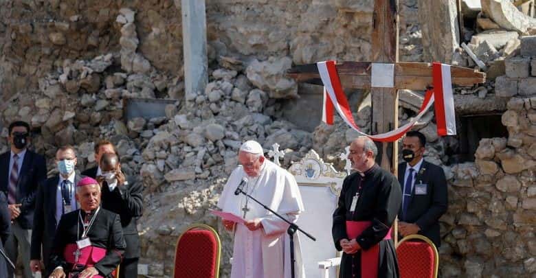 Francisco cerró su histórica visita a Irak con una multitudinaria misa en Kurdistán