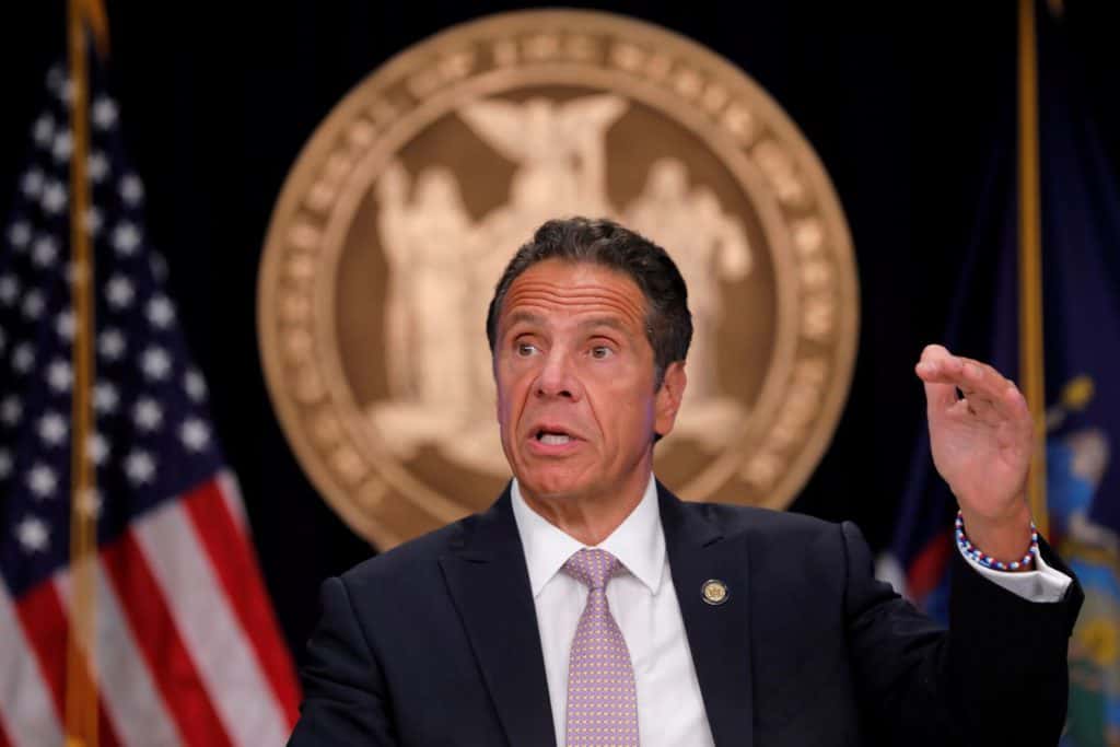 El gobernador de Nueva York pasó de ser ejemplo de gestión a “depredador sexual”