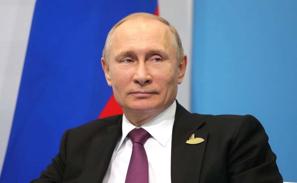 Vladimir Putin promulgó una ley que le permite cumplir dos mandatos más